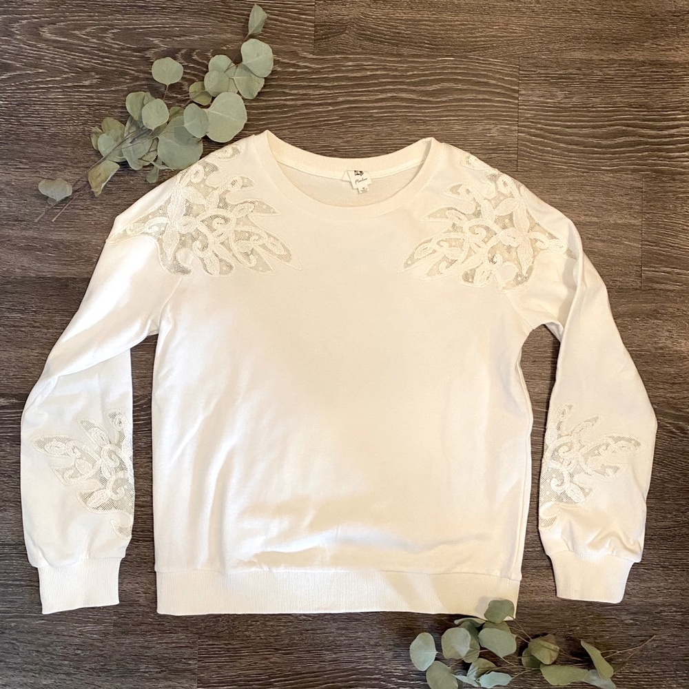 Vici White Crewneck